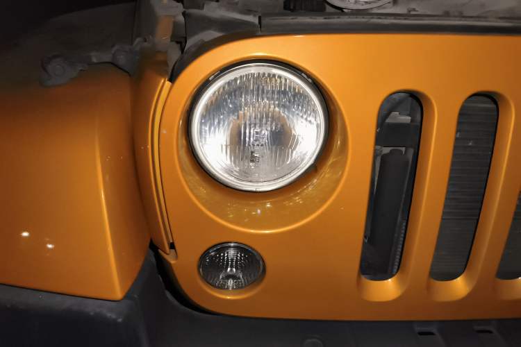 Used Jeep Wrangler 2014 3.0L Sahara Four-Door Edition Exterior 6