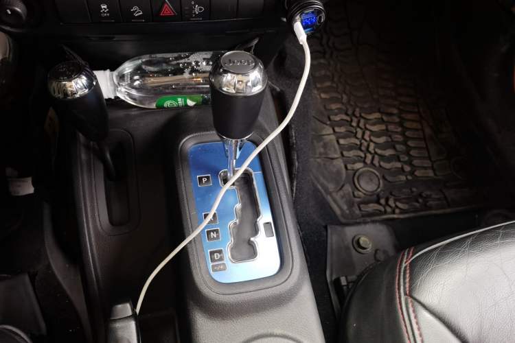 Used Jeep Wrangler 2014 3.0L Sahara Four-Door Edition Gear Lever