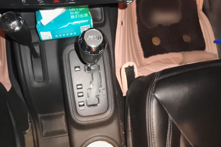 Used Jeep Wrangler 2014 3.0L Sahara Four-Door Edition Gear Lever