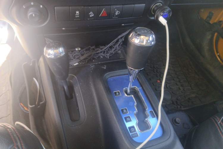 Used Jeep Wrangler 2014 3.0L Sahara Four-Door Edition Gear Lever