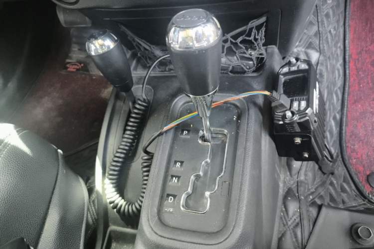 Used Jeep Wrangler 2014 3.0L Sahara Four-Door Edition Gear Lever