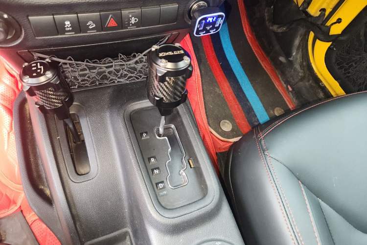 Used Jeep Wrangler 2014 2.8TD Sahara Four-Door Edition Gear Lever