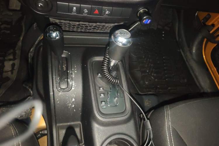 Used Jeep Wrangler 2014 3.0L Sahara Four-Door Edition Gear Lever