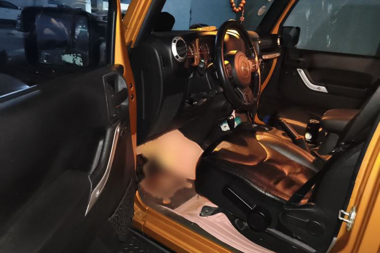 Used Jeep Wrangler 2014 3.0L Sahara Four-Door Edition Interior 3