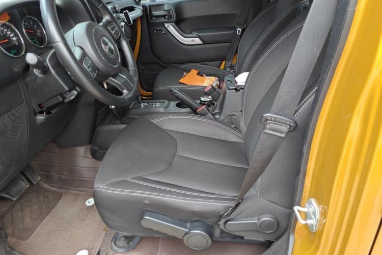 Used Jeep Wrangler 2014 3.0L Sahara Four-Door Edition Left Front Seat