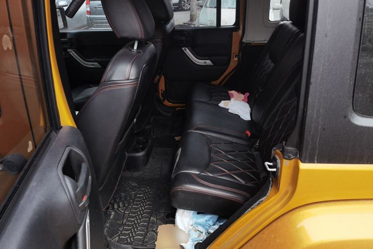 Used Jeep Wrangler 2014 3.0L Sahara Four-Door Edition Left Rear Seat