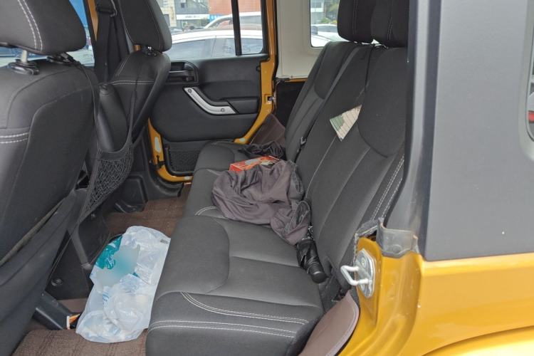 Used Jeep Wrangler 2014 3.0L Sahara Four-Door Edition Left Rear Seat