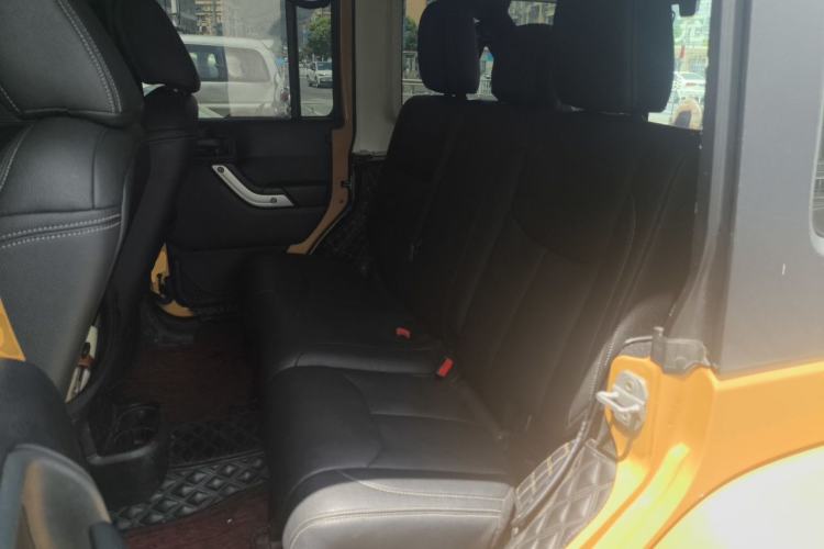 Used Jeep Wrangler 2014 3.0L Sahara Four-Door Edition Left Rear Seat