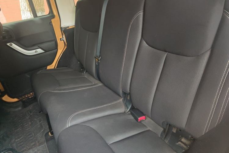 Used Jeep Wrangler 2014 3.0L Sahara Four-Door Edition Left Rear Seat