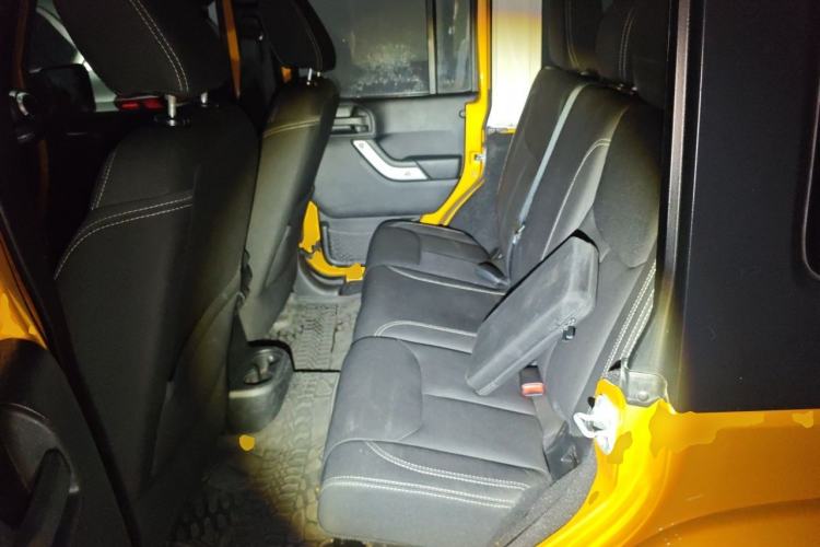 Used Jeep Wrangler 2014 3.0L Sahara Four-Door Edition Left Rear Seat