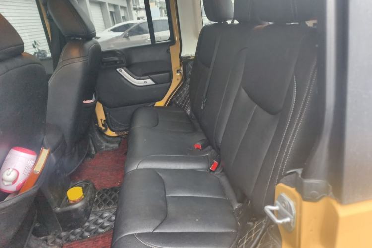 Used Jeep Wrangler 2014 3.0L Sahara Four-Door Edition Left Rear Seat