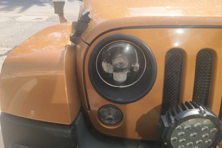 Used Jeep Wrangler 2014 3.0L Sahara Four-Door Edition Right Front Headlight