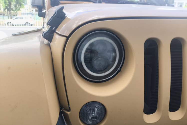 Used Jeep Wrangler 2014 3.0L Sahara Four-Door Edition Right Front Headlight