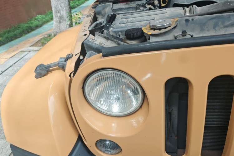 Used Jeep Wrangler 2014 3.0L Sahara Four-Door Edition Right Front Headlight