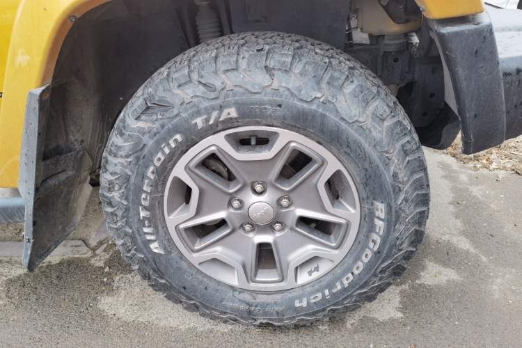 Used Jeep Wrangler 2014 3.0L Sahara Four-Door Edition Right Front Wheel Hub