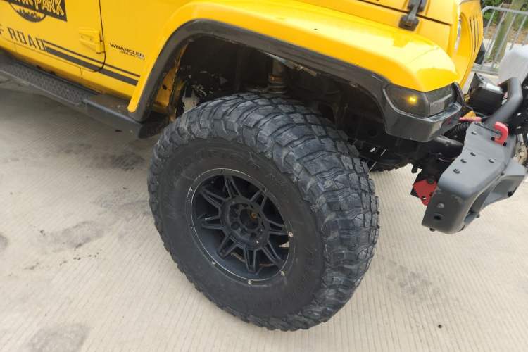 Used Jeep Wrangler 2014 2.8TD Sahara Four-Door Edition Right Front Wheel Hub