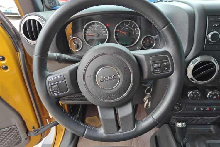 Used Jeep Wrangler 2014 3.0L Sahara Four-Door Edition Steering Wheel