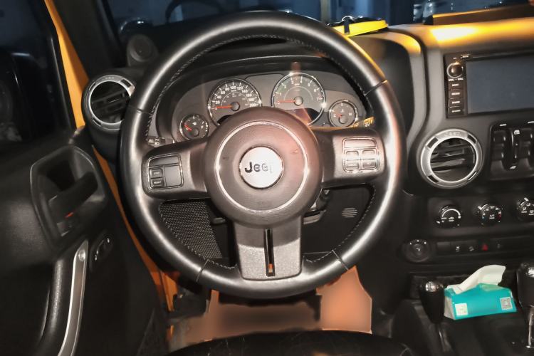 Used Jeep Wrangler 2014 3.0L Sahara Four-Door Edition Steering Wheel