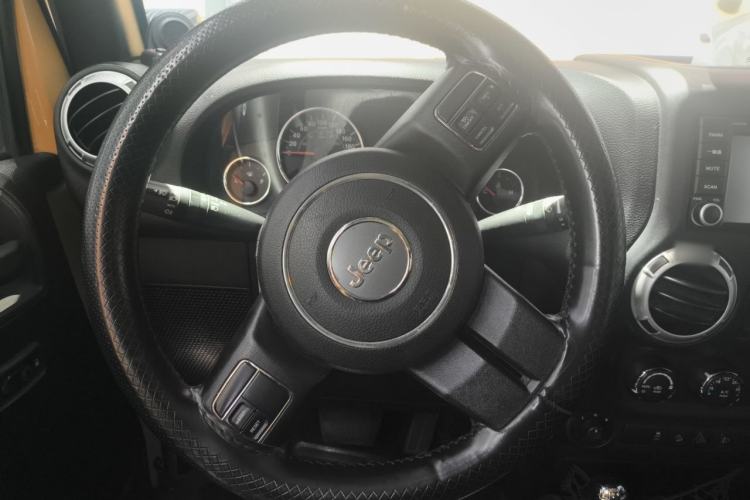 Used Jeep Wrangler 2014 3.0L Sahara Four-Door Edition Steering Wheel