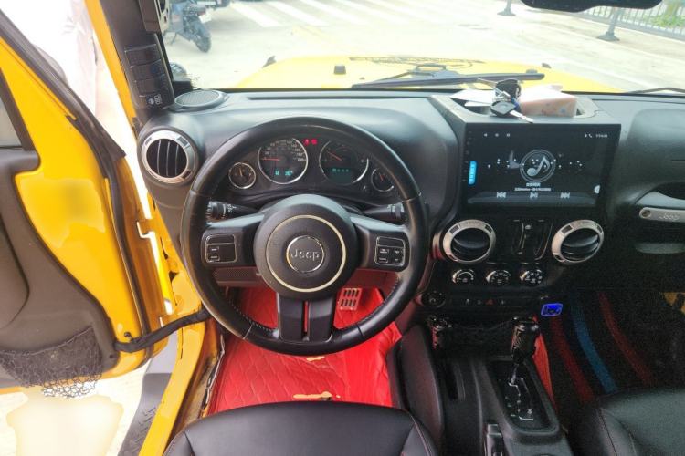 Used Jeep Wrangler 2014 2.8TD Sahara Four-Door Edition Steering Wheel