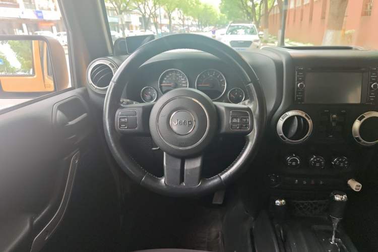 Used Jeep Wrangler 2014 3.0L Sahara Four-Door Edition Steering Wheel