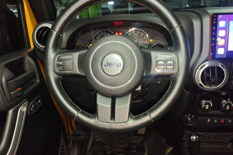 Used Jeep Wrangler 2014 3.0L Sahara Four-Door Edition Steering Wheel
