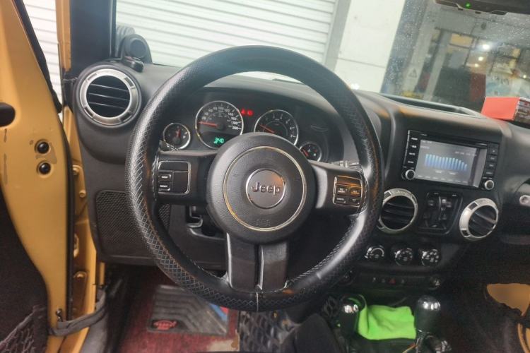 Used Jeep Wrangler 2014 3.0L Sahara Four-Door Edition Steering Wheel