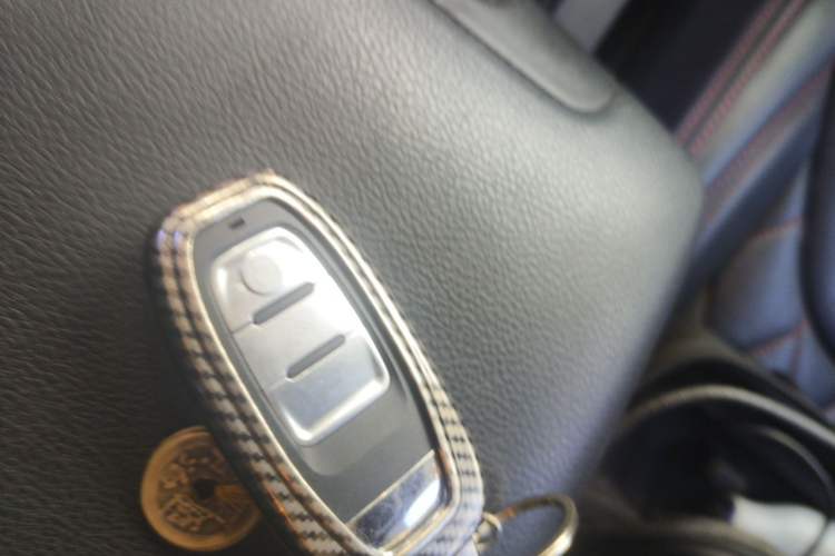 Used Jeep Wrangler 2014 3.0L Sahara Four-Door Edition Vehicle Key