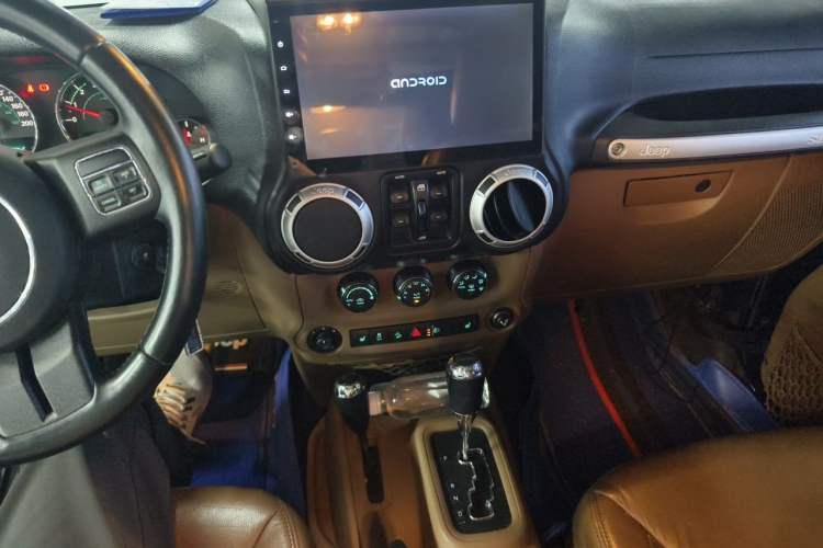 Used Jeep Wrangler 2015 3.0L Sahara Four-Door Comfort Edition Audio And AC Panel