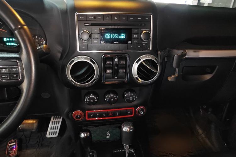 Used Jeep Wrangler 2015 3.6L Rubicon Four-Door Comfort Edition Audio And AC Panel
