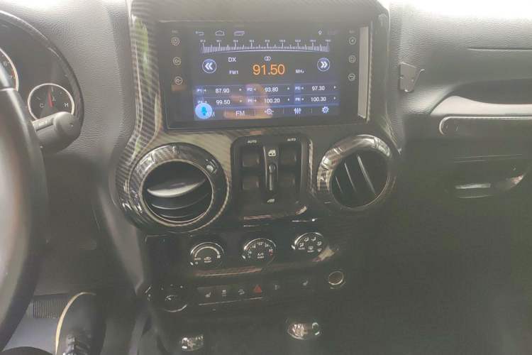 Used Jeep Wrangler 2015 3.0L Sahara Four-Door Comfort Edition Audio And AC Panel