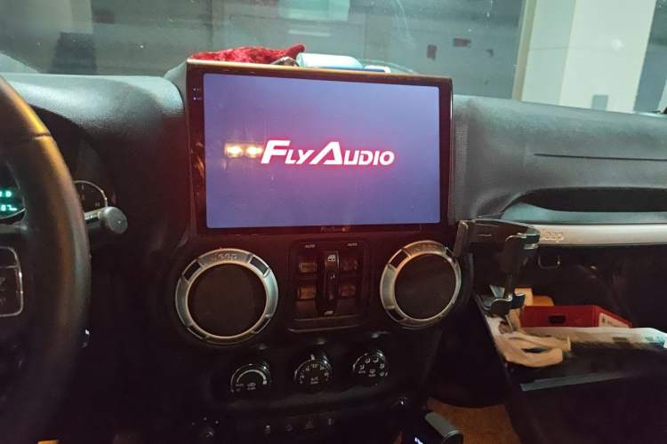 Used Jeep Wrangler 2015 2.8TD Sahara Four-Door Edition Audio And AC Panel