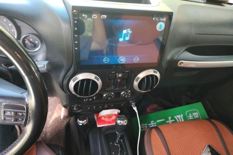 Used Jeep Wrangler 2015 3.0L Sahara Four-Door Comfort Edition Audio And AC Panel