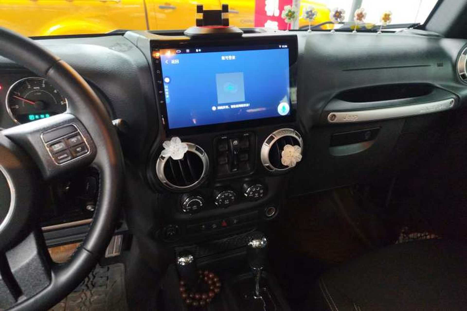 Used Jeep Wrangler 2015 2.8TD Sahara Four-Door Comfort Edition Audio And AC Panel