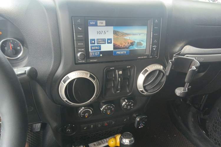 Used Jeep Wrangler 2015 3.0L Sahara Four-Door Comfort Edition Audio And AC Panel