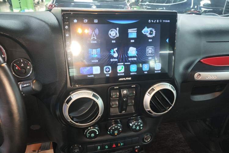 Used Jeep Wrangler 2015 2.8TD Sahara Four-Door Comfort Edition Audio And AC Panel