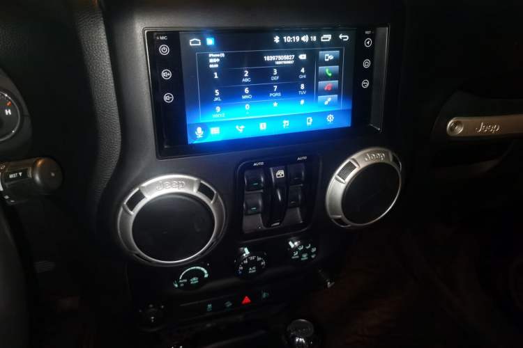 Used Jeep Wrangler 2015 2.8TD Sahara Four-Door Comfort Edition Audio And AC Panel