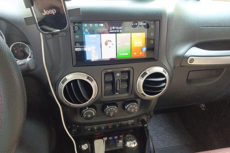 Used Jeep Wrangler 2015 3.0L Sahara Four-Door Edition Audio And AC Panel