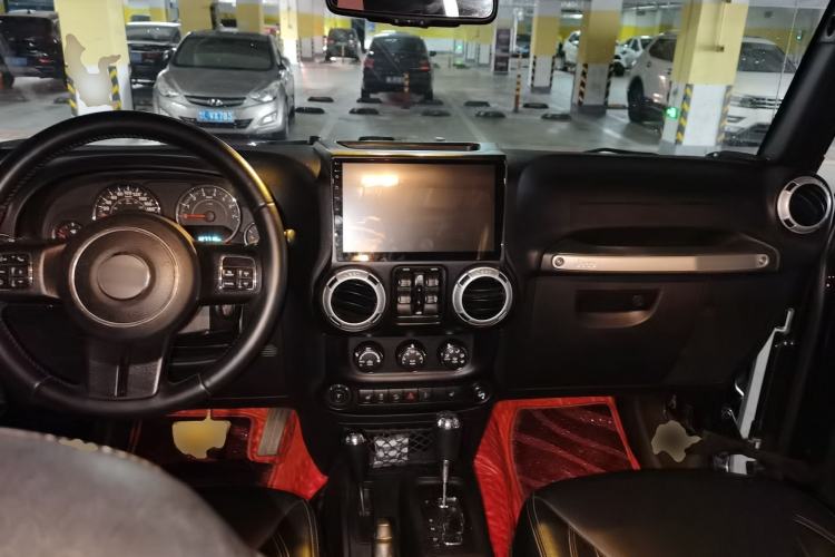 Used Jeep Wrangler 2015 3.0L Sahara Four-Door Edition Center Console