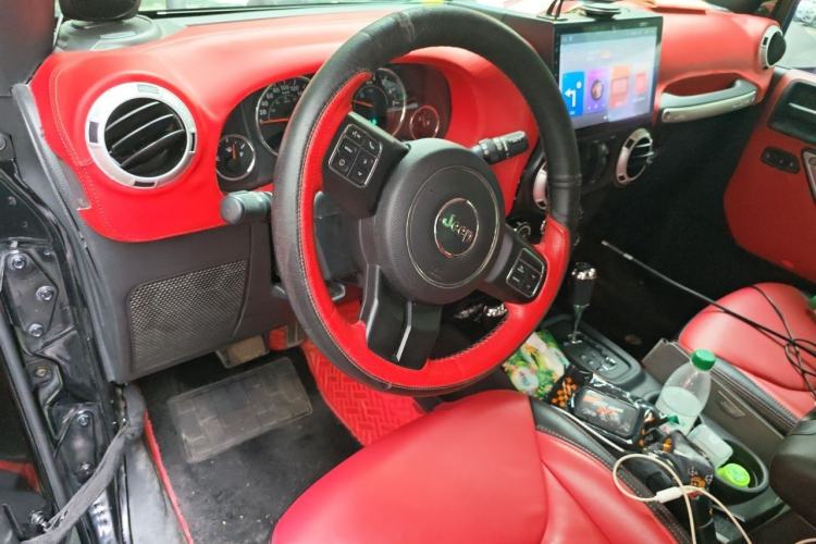 Used Jeep Wrangler 2015 3.0L Sahara Four-Door Edition Center Console