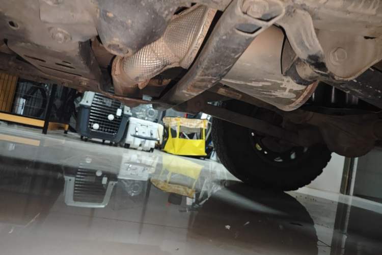 Used Jeep Wrangler 2015 2.8TD Sahara Four-Door Edition Chassis Front Right