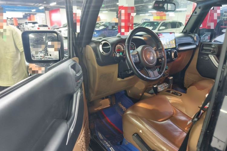 Used Jeep Wrangler 2015 3.0L Sahara Four-Door Comfort Edition Driver Seat