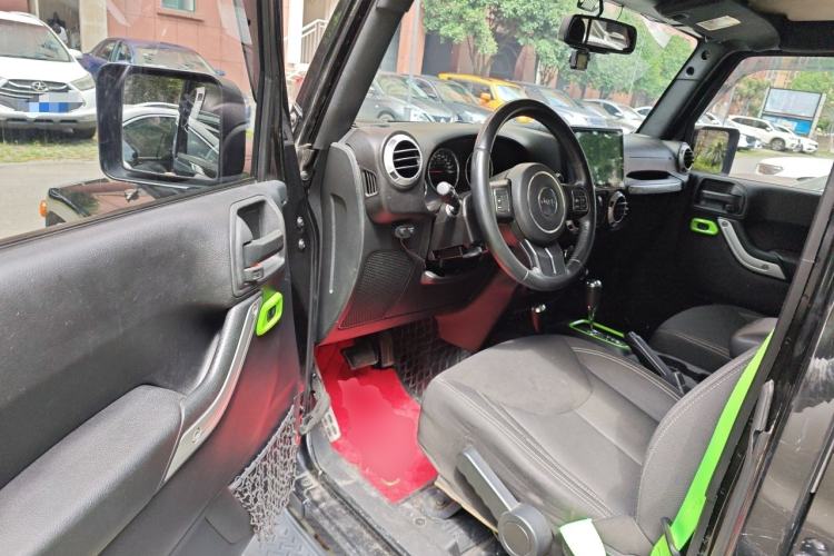 Used Jeep Wrangler 2015 2.8TD Sahara Four-Door Comfort Edition Driver Seat