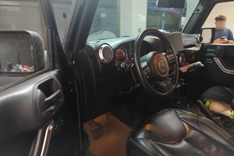 Used Jeep Wrangler 2015 2.8TD Sahara Four-Door Edition Driver Seat