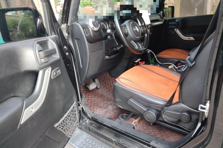 Used Jeep Wrangler 2015 3.0L Sahara Four-Door Comfort Edition Driver Seat