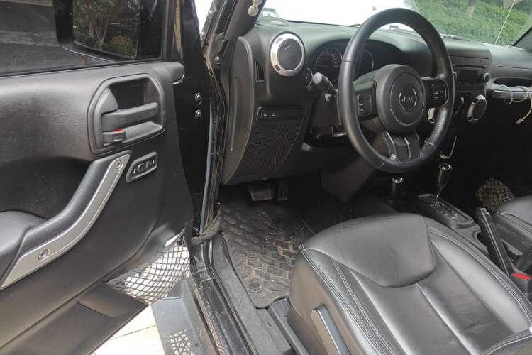 Used Jeep Wrangler 2015 3.6L Rubicon Two-Door Comfort Edition Driver Seat
