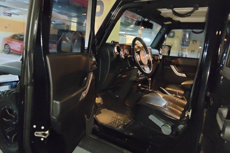 Used Jeep Wrangler 2015 3.0L Sahara Four-Door Comfort Edition Driver Seat
