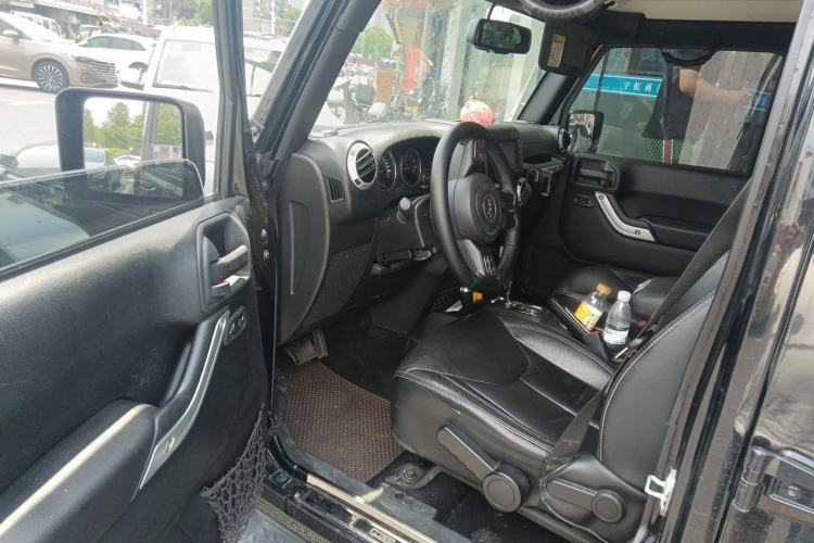 Used Jeep Wrangler 2015 3.0L Sahara Four-Door Comfort Edition Driver Seat