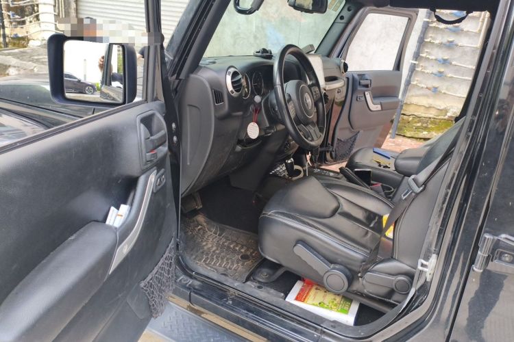 Used Jeep Wrangler 2015 3.0L Sahara Four-Door Comfort Edition Driver Seat