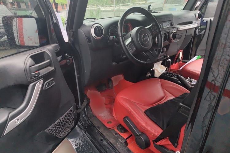 Used Jeep Wrangler 2015 2.8TD Sahara Four-Door Comfort Edition Driver Seat